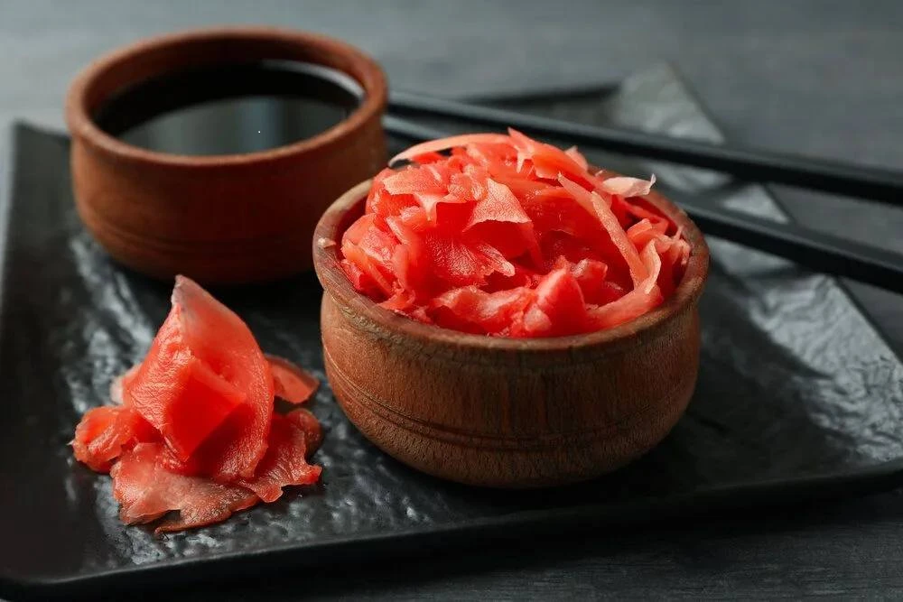 Маринованный имбирь: польза и вред для организма