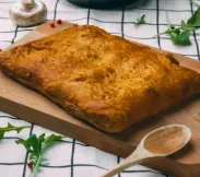 Пирог слоёный с яйцом и шпинатом 2 кг | SakhFood