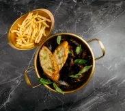 Мидии в томатном соусе с базиликом | SakhFood