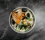 Соте из морепродуктов в сырном соусе | SakhFood