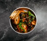 Соте из морепродуктов в сливочно-томатном соусе | SakhFood