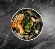 Соте из морепродуктов в трюфельном соусе | SakhFood