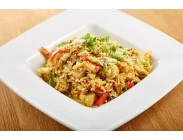 Жаренный рис с курицей и овощами в соусе "Терияки" | SakhFood