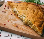 Пирог слоёный с ветчиной и сыром 1 кг | SakhFood