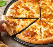 Пицца Болгарская Маргарита с сыром Моцарелла и сливочным соусом | SakhFood