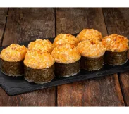 Запеченный в сырном соусе с гребешком и угрём | SakhFood